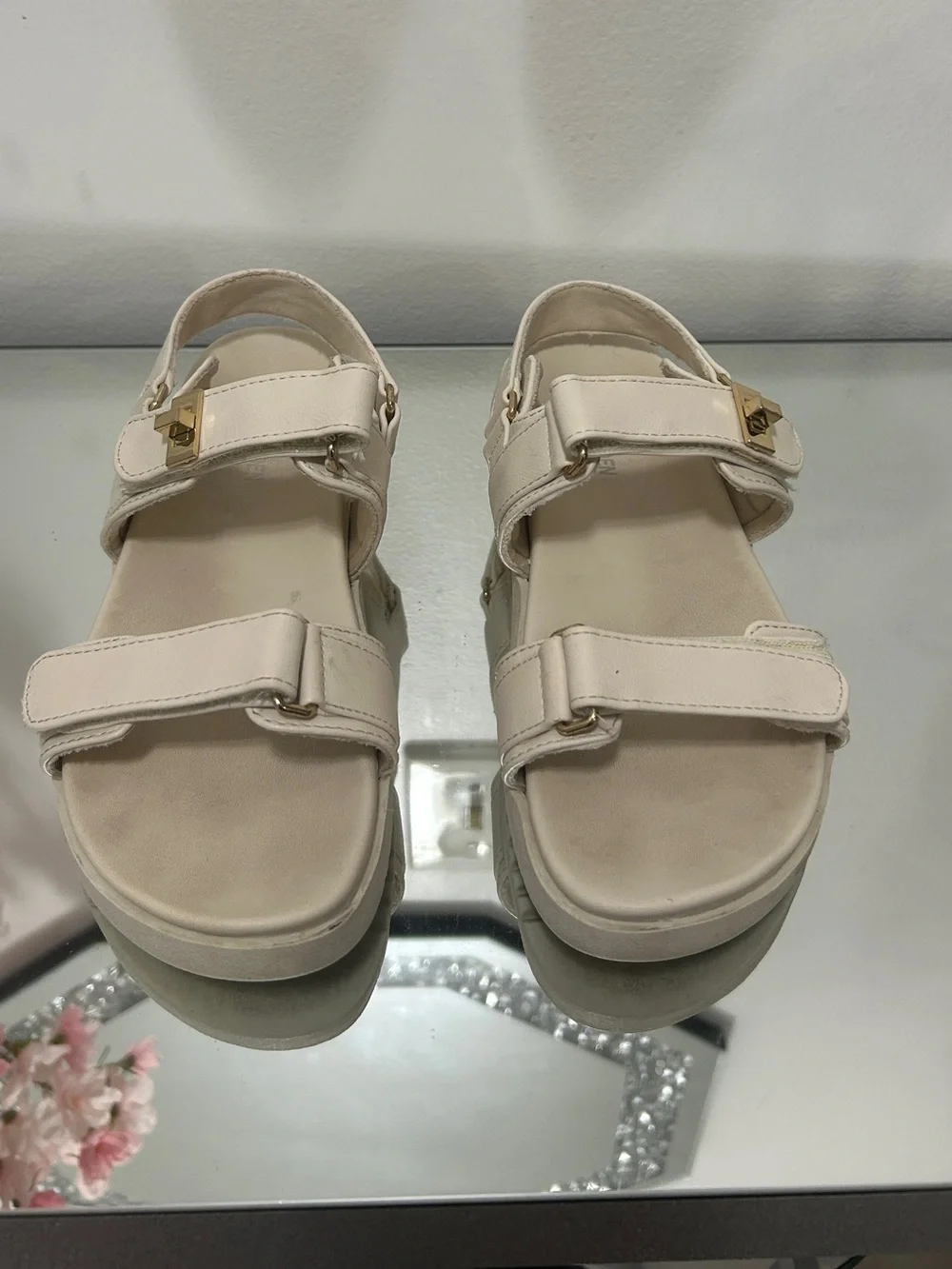 Steve Madden Girls Sandals Size 2 Beige Velcro Comfort Sport Casual